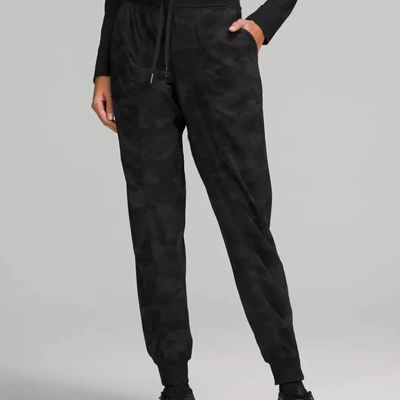 Black Dance Studio Mid Rise Jogger, 28" Length, Lululemon, US 4 - Picture 1 of 7